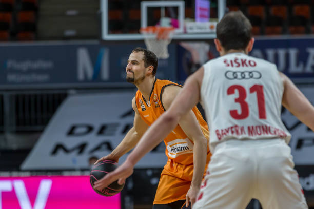 但队长坚持 但队长坚持